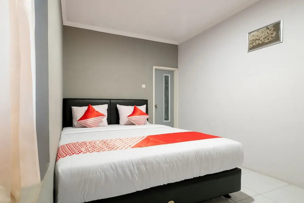 Crown Residence by OYO Rooms