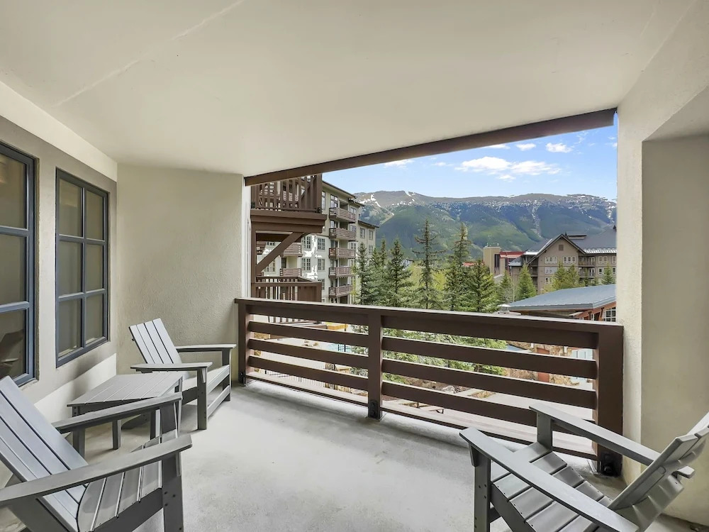 Amazing Condo Center Village Unit, Short Walk to American Eagle - PP310