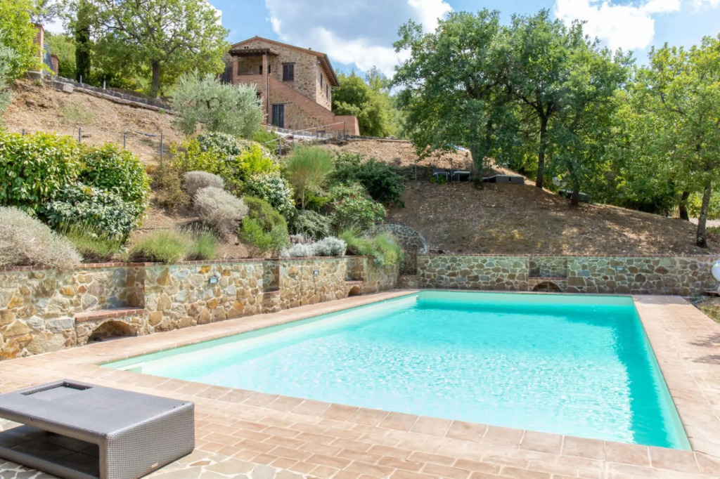 Il Giardino will make you fall in love with its enchanting view of the Umbrian countryside and Lake-Il Giardino