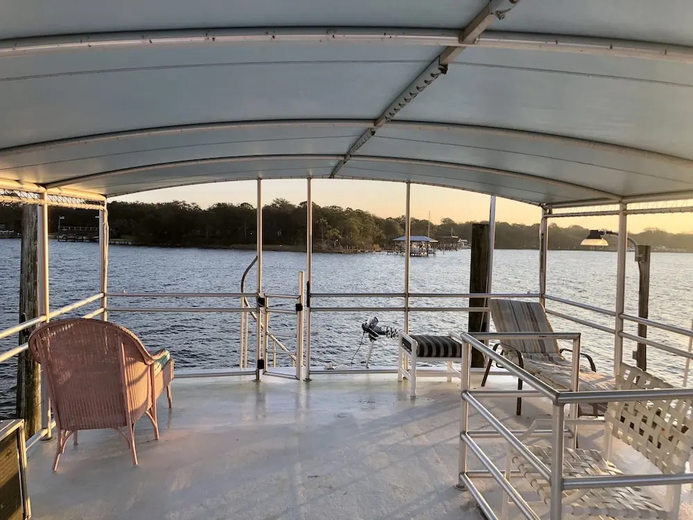 Island Houseboat