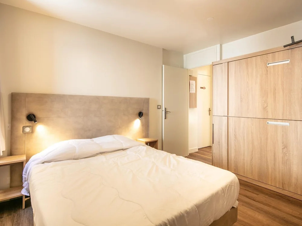 1BR Apartment Stay for 6 in Doucy