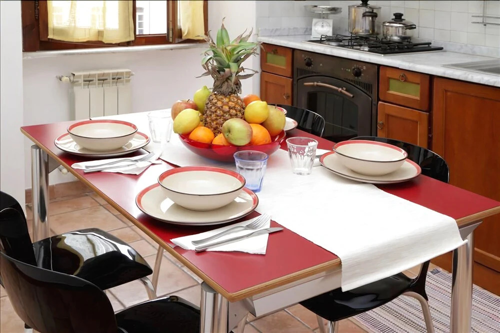 Bright one bedroom Halldis apartment close to St Peter’s square.