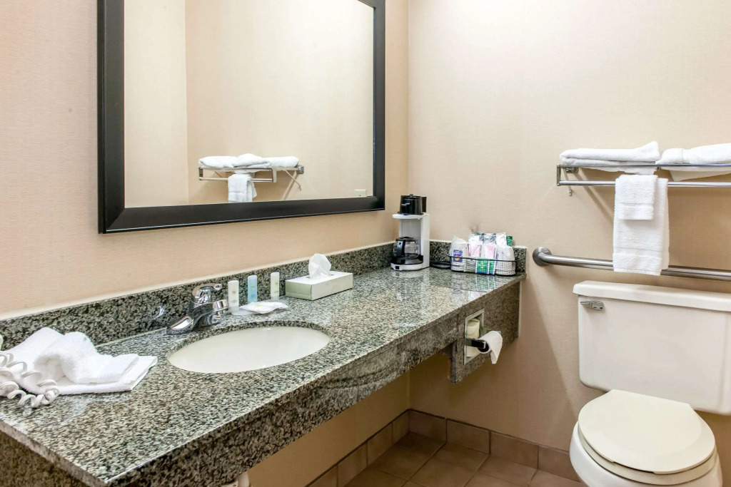 Quality Inn Defiance