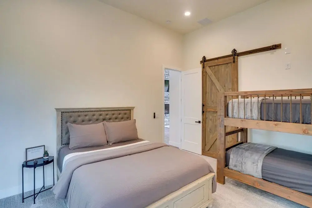 Chic Utah Getaway w/ Fireplace, Sauna & 2 Decks!