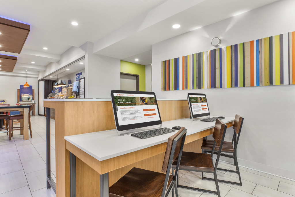 Holiday Inn Express & Suites Tacoma by IHG