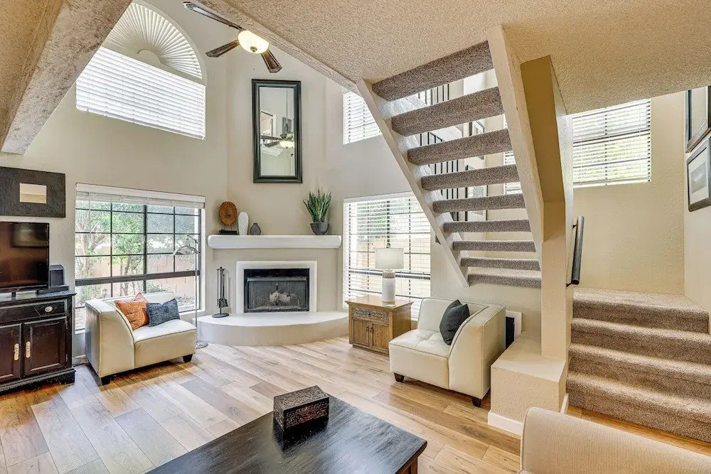 5 Mi to Hiking & Golf: Phoenix Gem w/ Pool Access