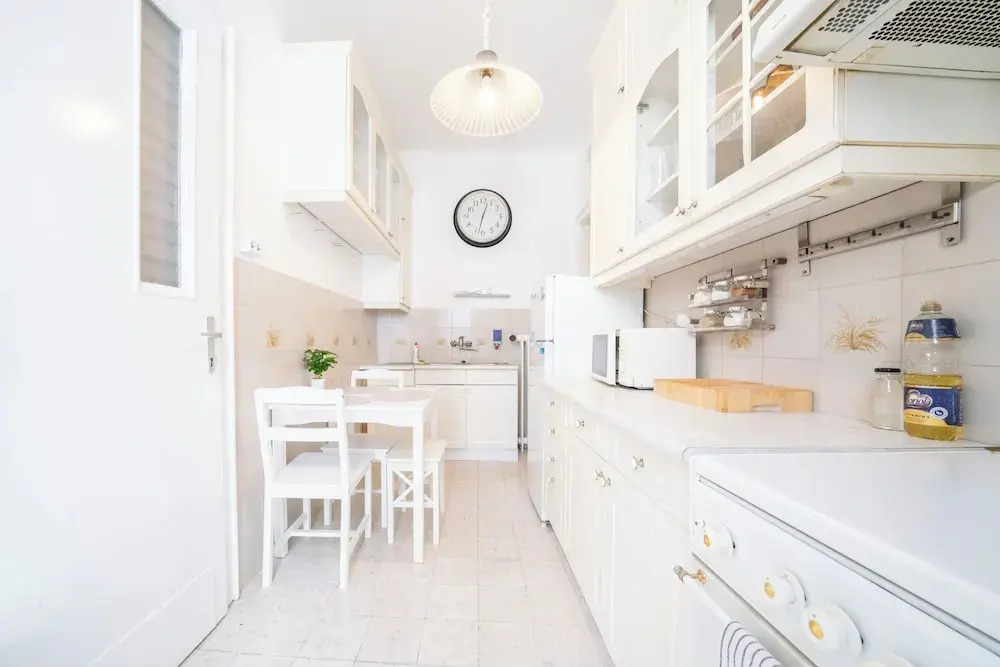 Pozsonyi Suite – 3Br Family Stay | Ac + Balcony