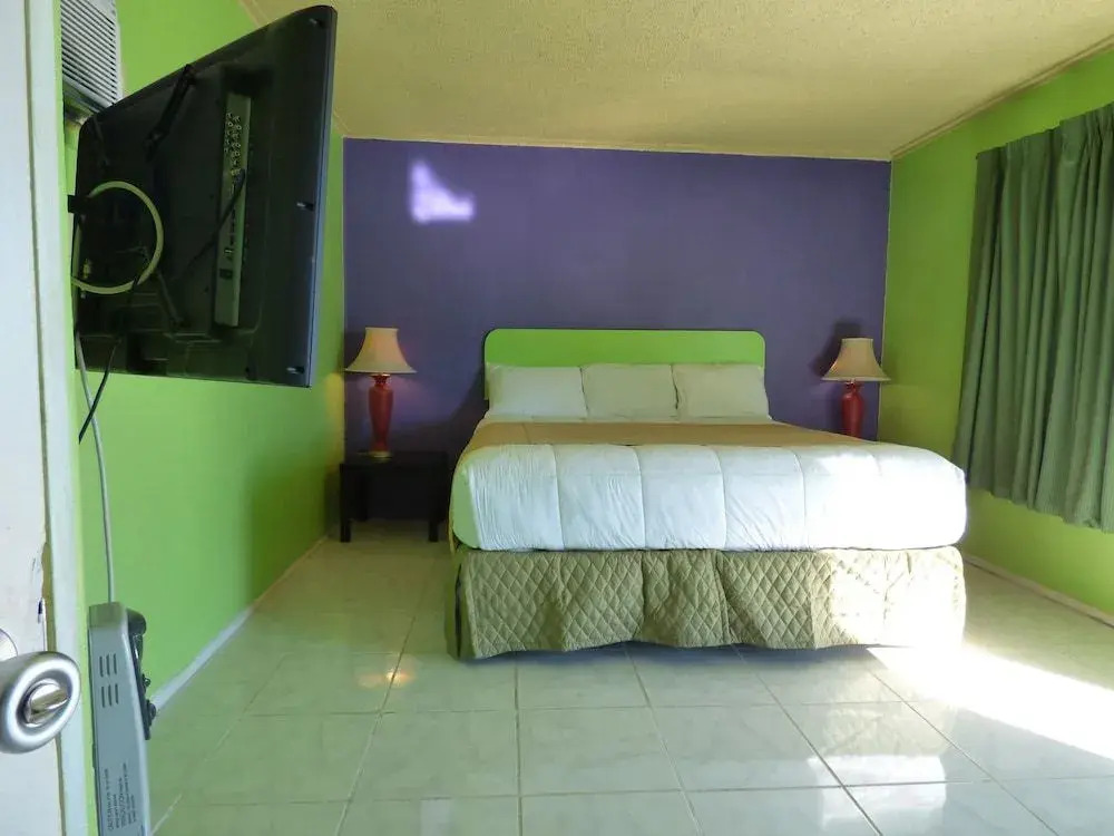 9 Palms Inn