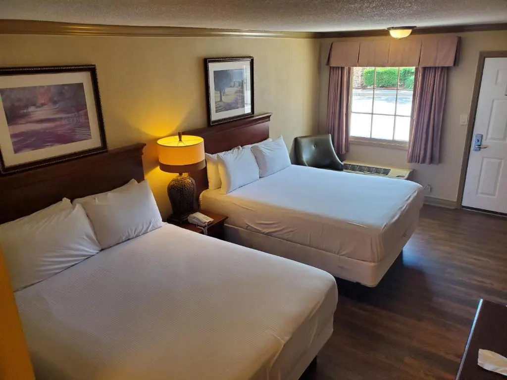 Colonial House Motel