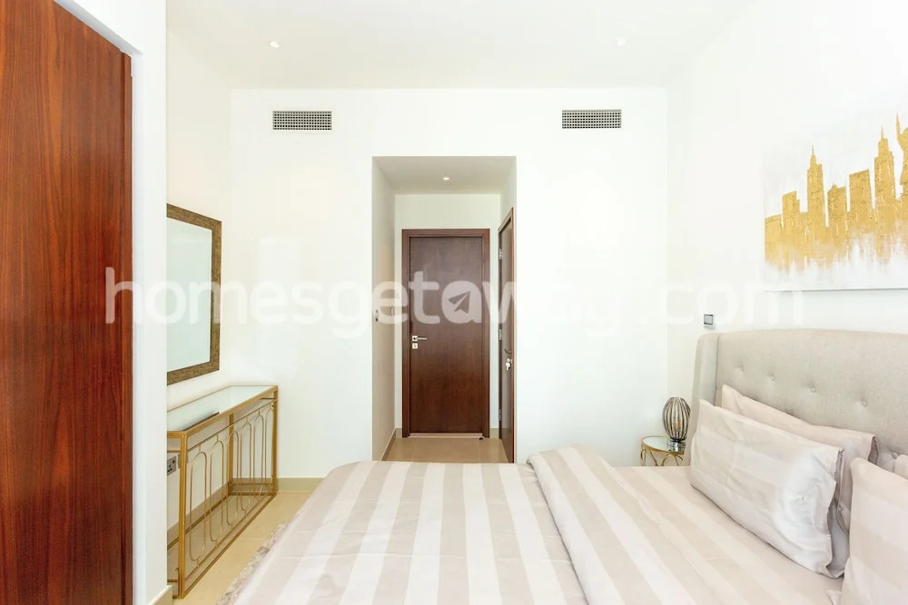 Homesgetaway- 2BR in Marina Gate Tower 2