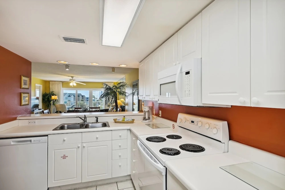 Seacrest 405 is 2 BR Gulfview on Okaloosa Island by RedAwning