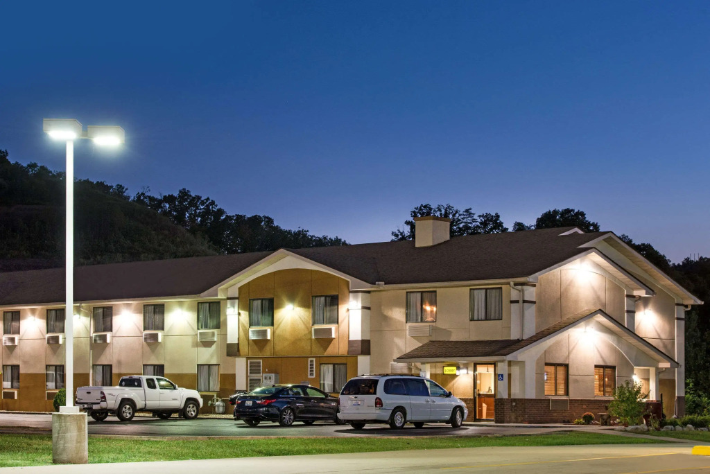Super 8 by Wyndham Ripley