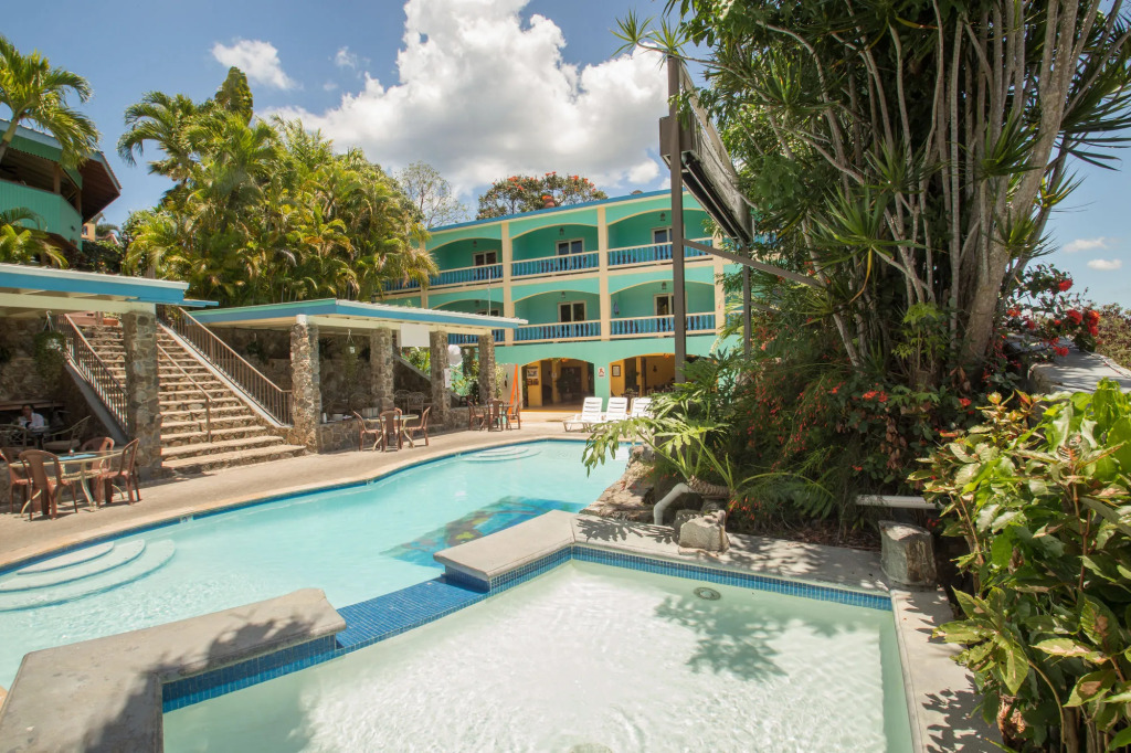 Lazy Parrot Inn