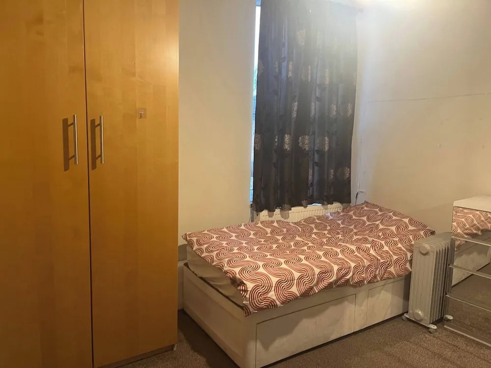 Room-en Suite Room, Finchley, London