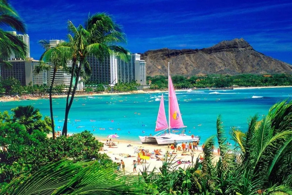 Lovely 2 Beds 2 bath free Parking at Waikiki Beach