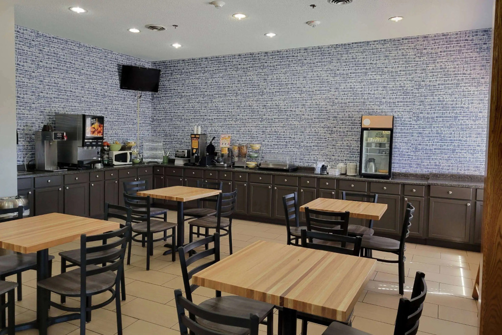 AmericInn by Wyndham Cedar Rapids North