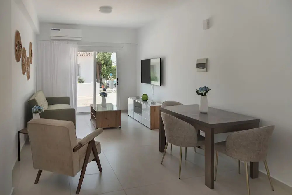 Phaedrus Living Olga Residence