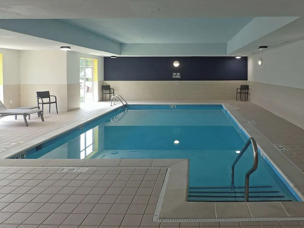 Country Inn & Suites by Radisson, Hampton, VA