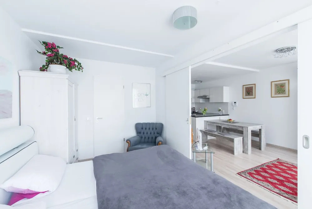 Deluxe Apartment White Cocoon