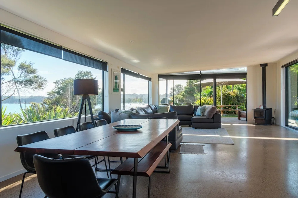 Wharetana Bay Villa with private walkway to beach
