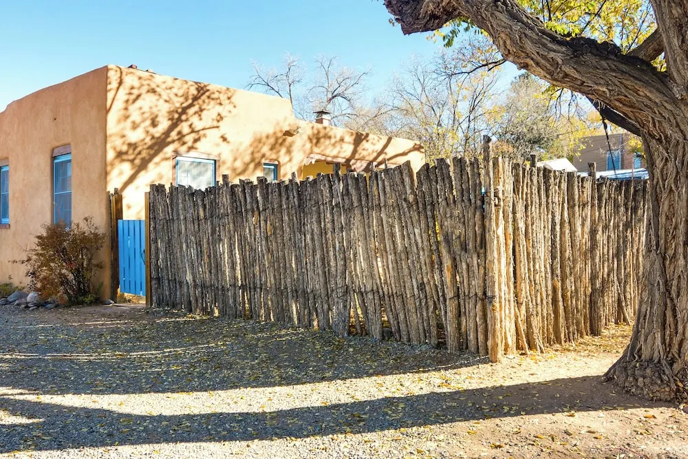 Cozy Adobe Casita: 1 Mile to Santa Fe Plaza!