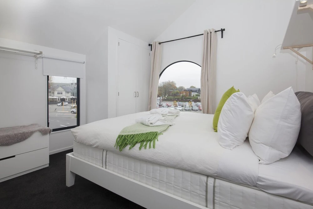 Star Struck Luxury - Inner City Townhouse