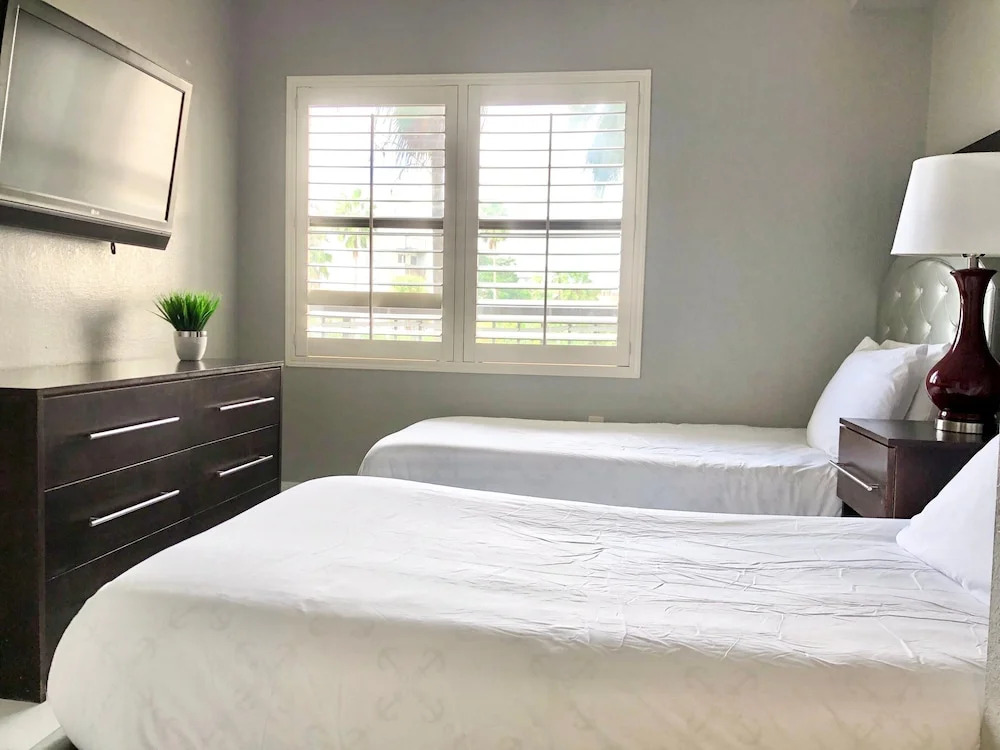 1305u- Volcano Bay, Pool Balcony View 2 Bedroom Suites