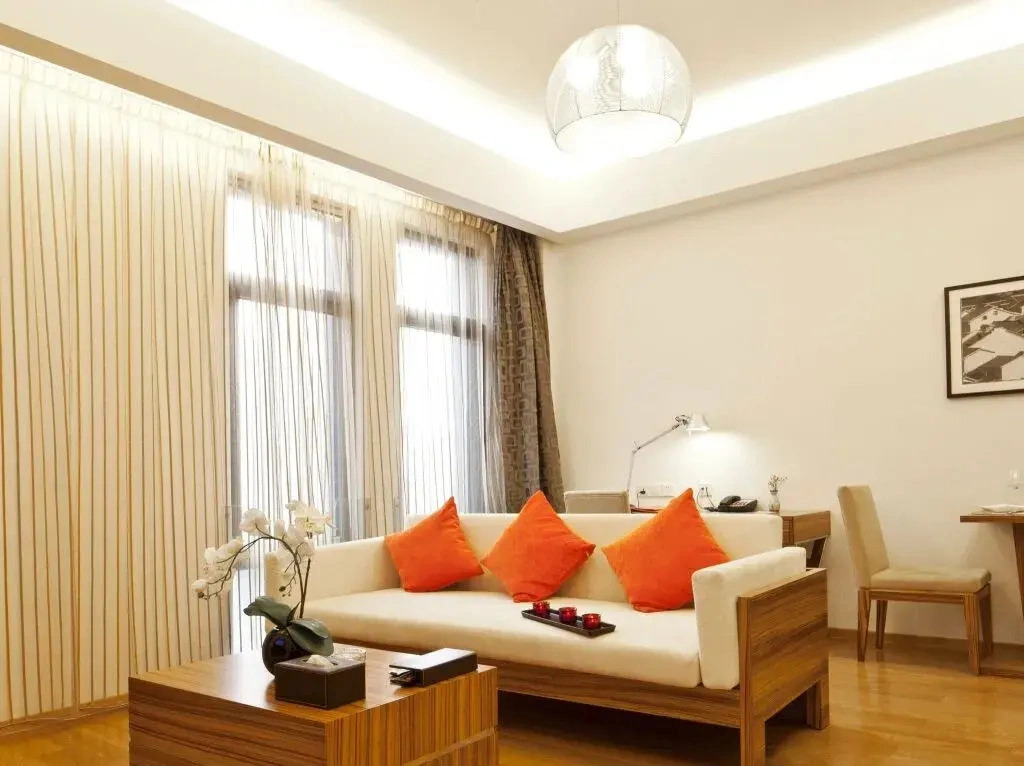 Suisse Place Li Gong Ti