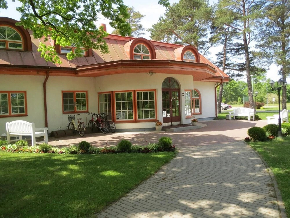 Saka Manor