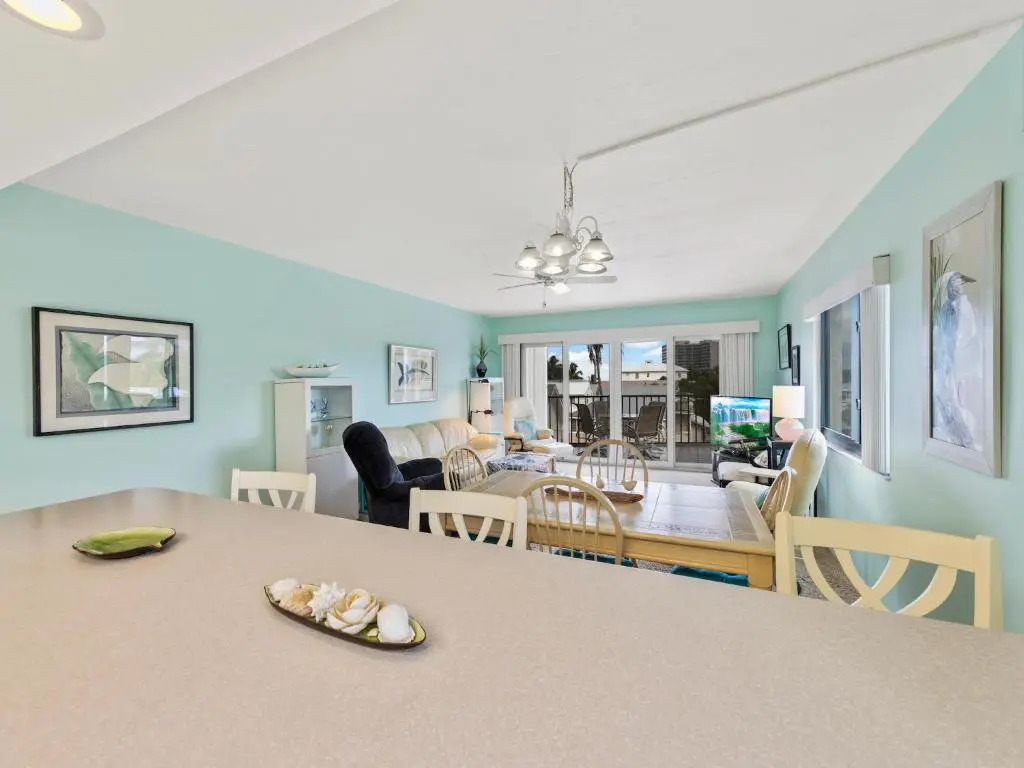 Pelican Watch 208, Sleeps 4, 2 Bedrooms, Beach Front, Pool, Elevator, WiFi