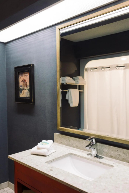 Wildwood Lodge & Suites