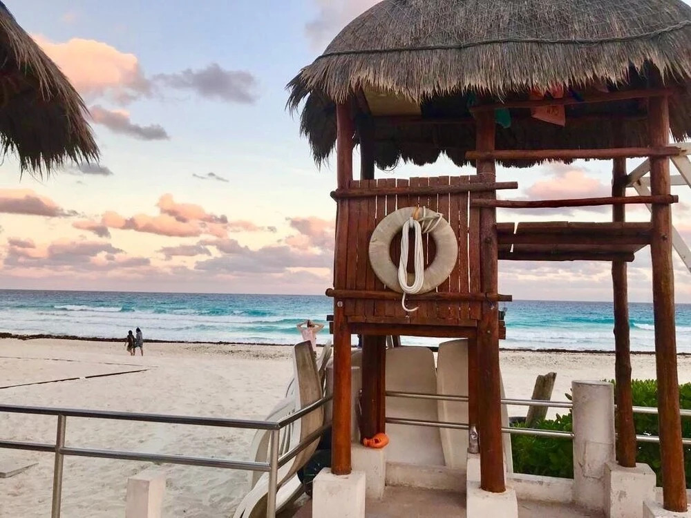 Beach Paradise with wifi/AC Close to Everything