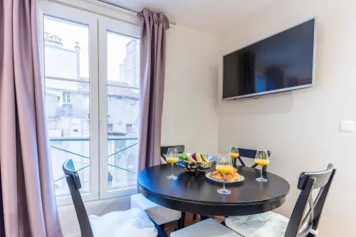 Families And Friends - Center - 110 Sqm