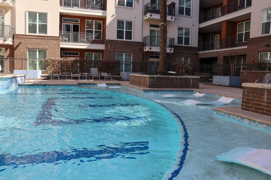 Spacious Private and Elegant Downtown Location