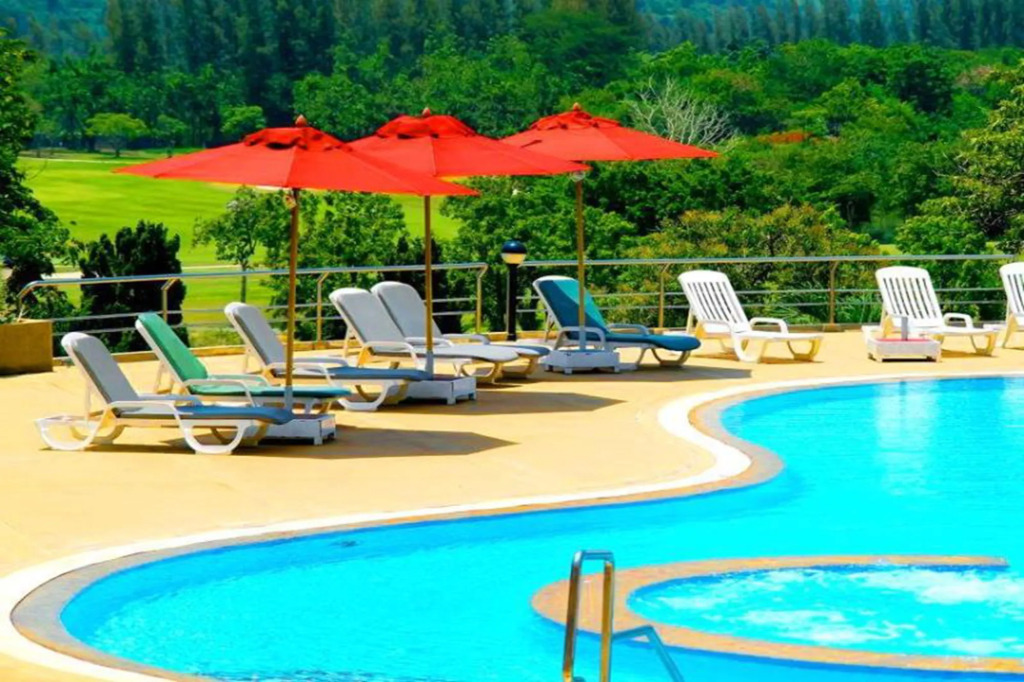 Sir James Resort
