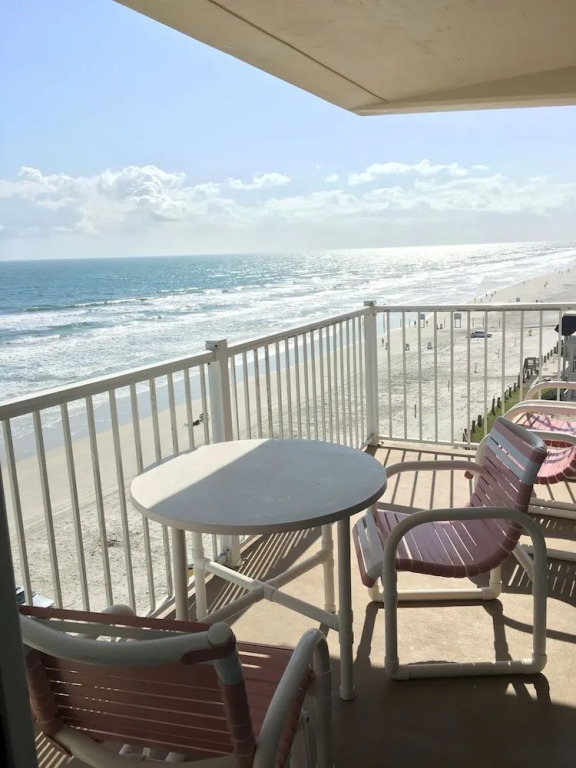 705 Ponce de Leon - 2 Br Condo