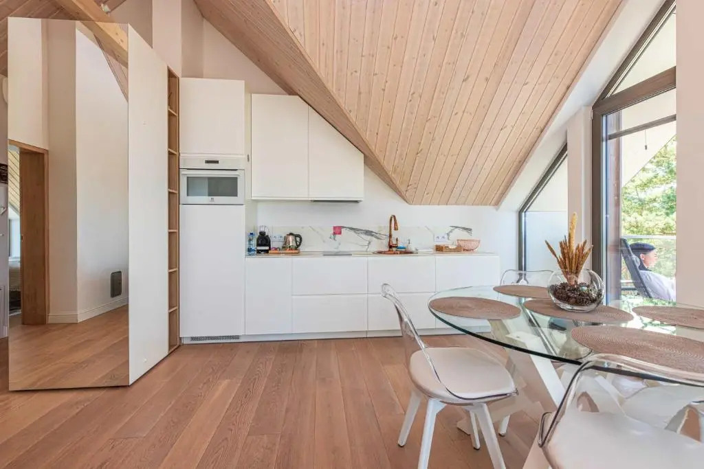 HolidayPlus Multiple Apartments, By Cohost