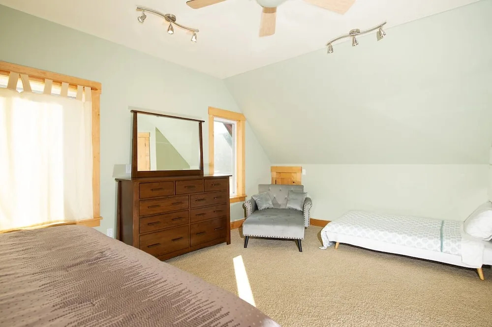 Schooner Creek Retreat 4 Bedrooms 4 Bathrooms Home