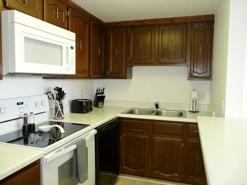 Inviting Beachfront Condo With Large Balcony and Pool