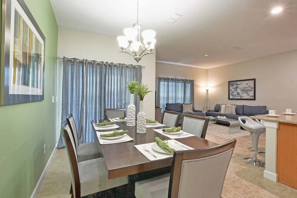 Storey Lake 4 Bedroom Townhome w Splashpool - 1618ST