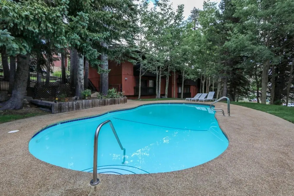 Mammoth West 124 Spacious Condo great for large group, Walk to Canyon by RedAwning
