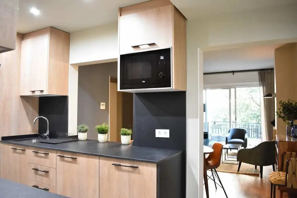 Designer 4 Bed Apt W Balcony Near Plaça Catalunya