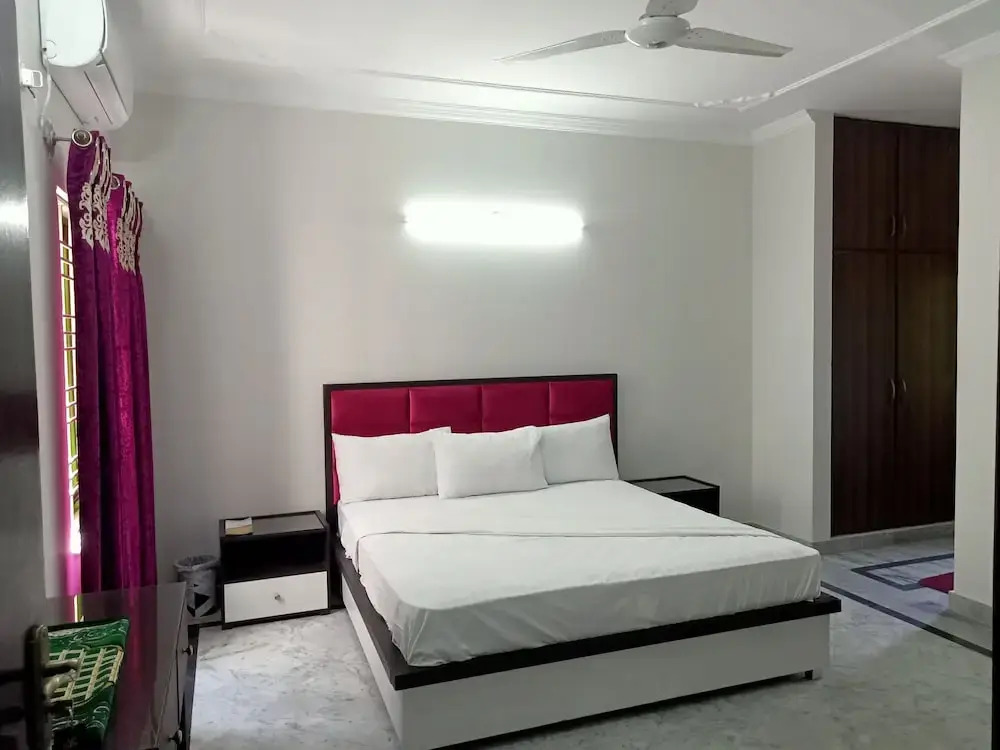 AK Rezidor Guest House