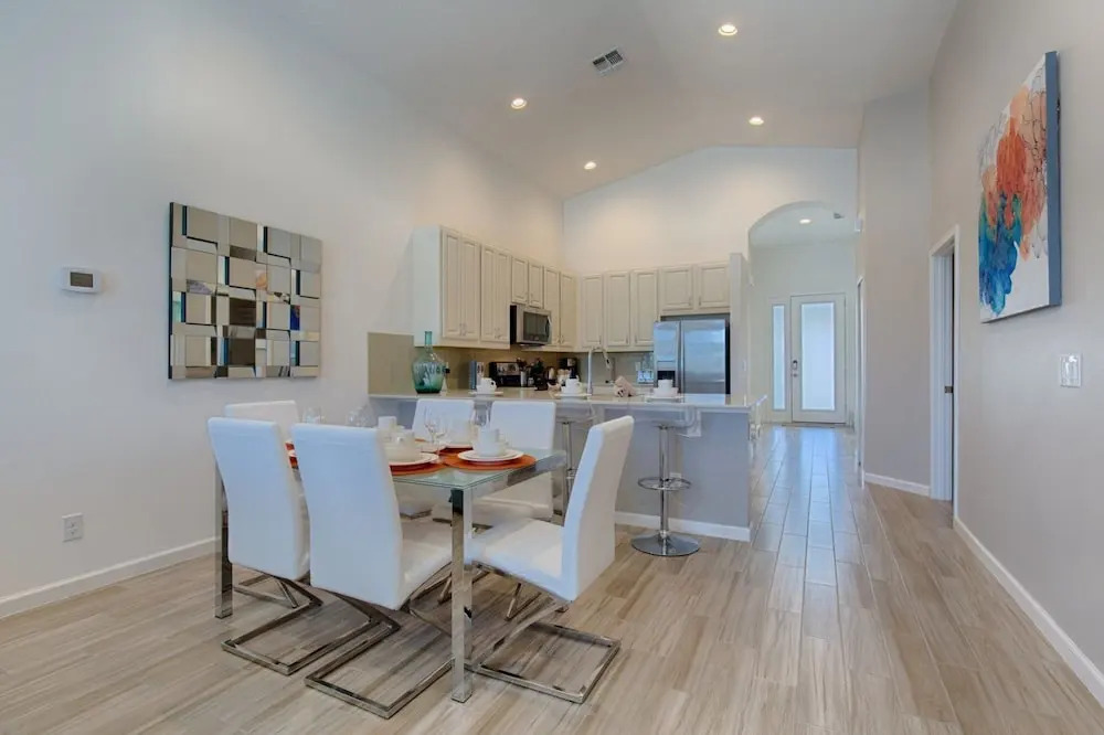 Stunning 4 bed Villa With Modern Decor and a South Facing Pool and spa Overlooking Water - 372
