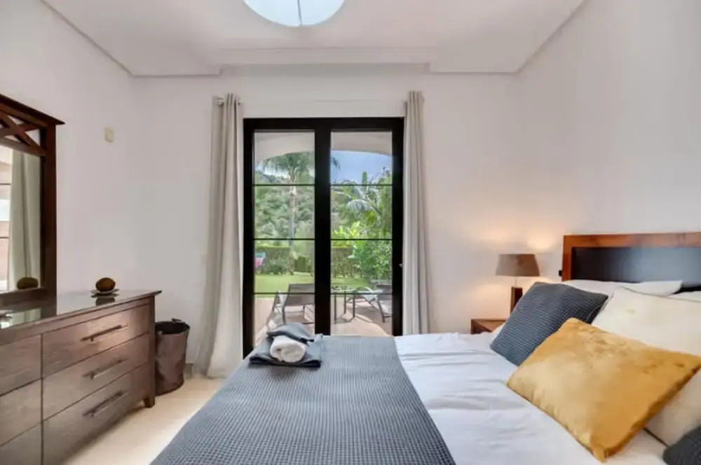 2 Bedrooms - Sleeps 4 - Garden and Pool With View