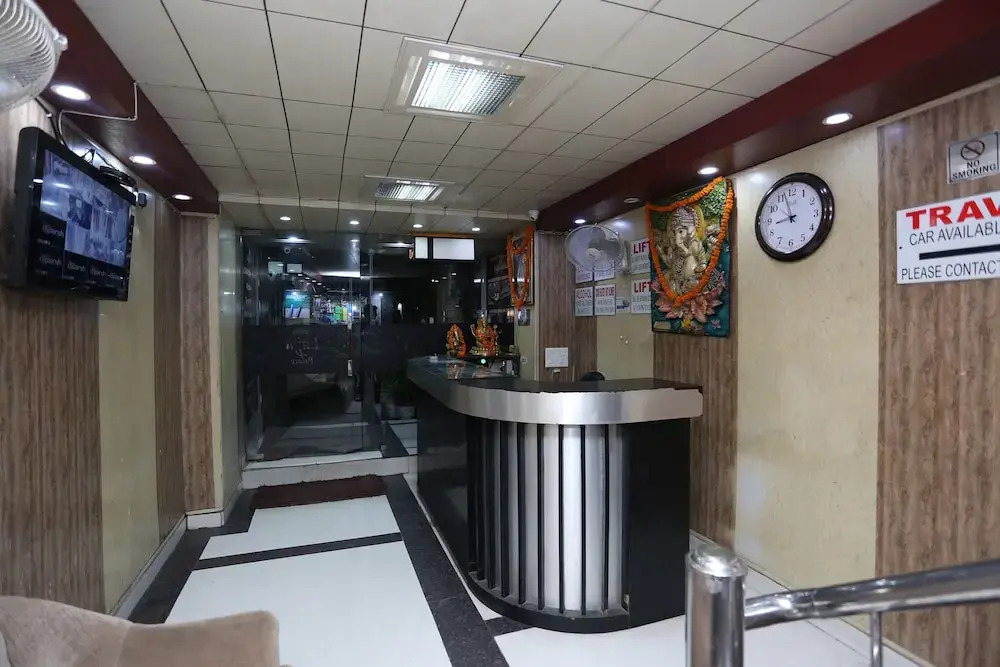 OYO 18870 Hotel Lajja Palace