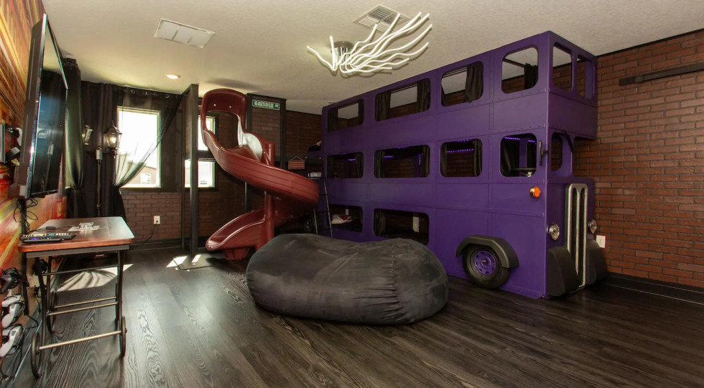 Magical Muggle Mansion Pool Spa Sleeps 23
