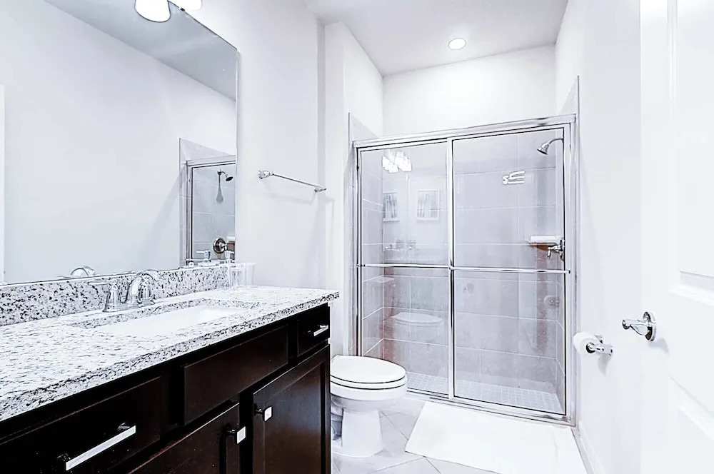 Spacious Townhome With Private Pool Near Theme Parks