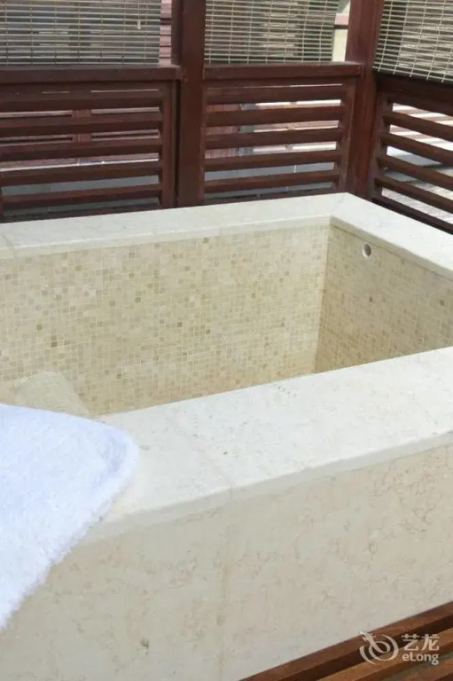 Hainan Mount Qixian Tang Hotel