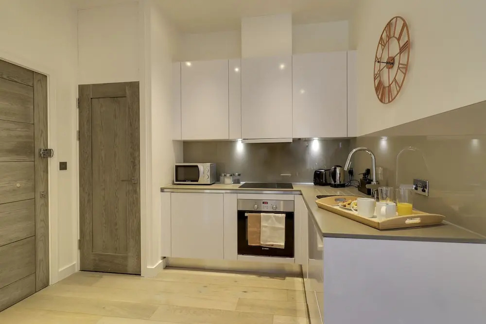 Apartment Sleeps 2 With Free Parking